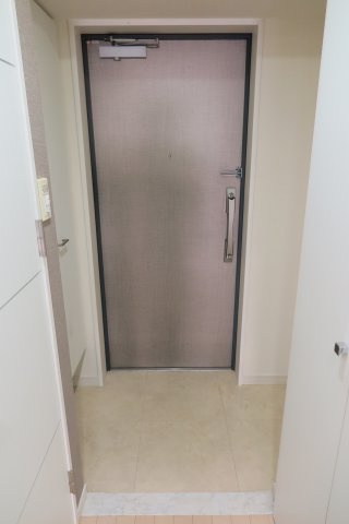 プロシード難波ディオスの玄関