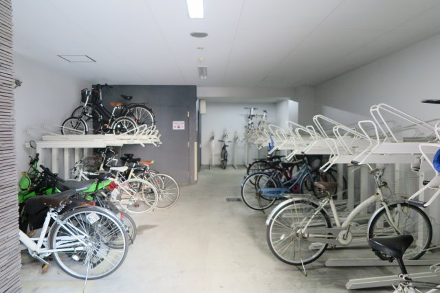 プロシード難波ディオスの駐車場