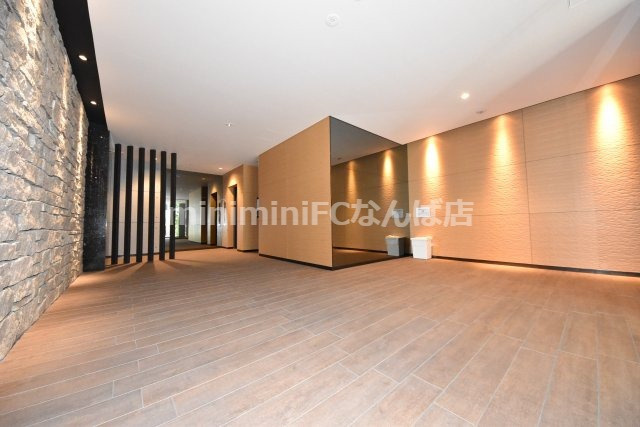 レオンコンフォート本町クレセントのエントランス