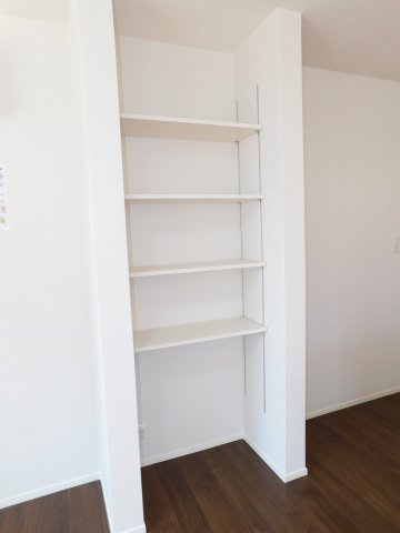名古屋市港区船頭場１丁目の新築一戸建の収納|◇リビング収納◇　　キッチン用品やお子様のおもちゃなどが収納でき、リビングがスッキリと片付きます♪