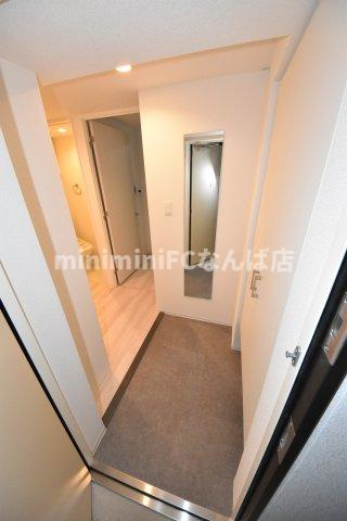 セレニテ本町リアンの玄関
