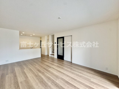 【居間・リビング】 | 豊橋市多米西町3丁目 25期 新築一戸建て 2号棟 | ＬＤＫです