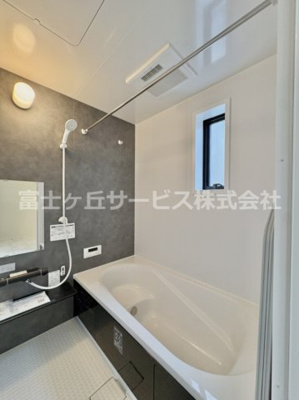 【浴室】 | 豊橋市多米西町3丁目 25期 新築一戸建て 2号棟 | 落ち着いた空間のお風呂です