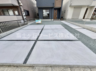 【駐車場】 | 豊橋市多米西町3丁目 25期 新築一戸建て 2号棟 | 駐車場があるので、車を買う予定の方も安心です