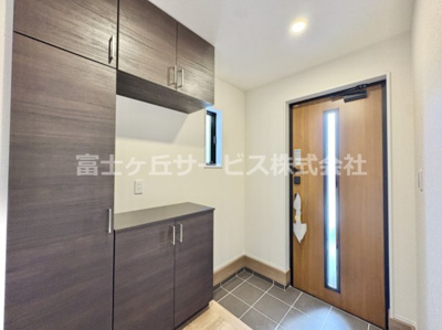 【玄関】 | 豊橋市多米西町3丁目 25期 新築一戸建て 2号棟 | きれいな玄関です