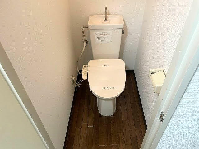 ジュネパレス松戸第２のトイレ|別室の写真です。