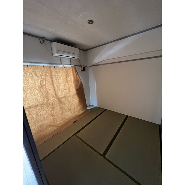 万長ビルの和室