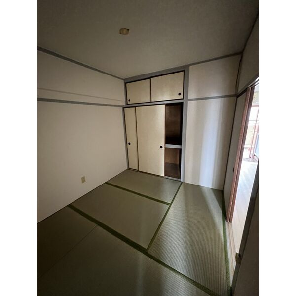 万長ビルの和室