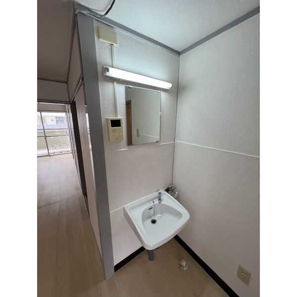 万長ビルの洗面所