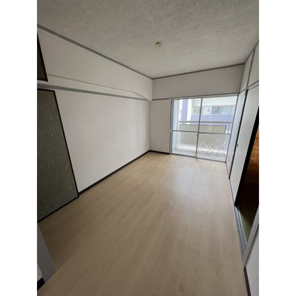 万長ビルの居間・リビング