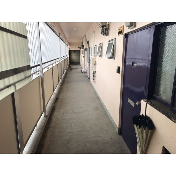 万長ビルのロビー