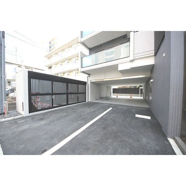 シーズンフラッツ矢場の駐車場
