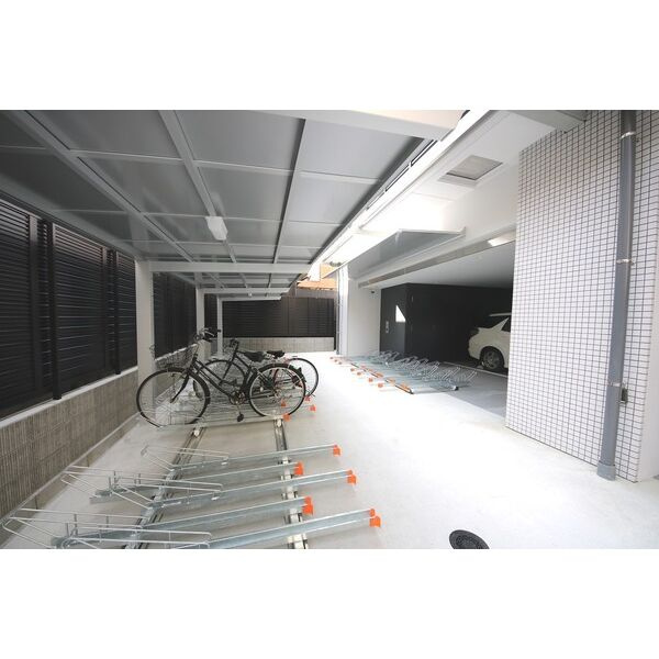 シーズンフラッツ矢場の駐車場