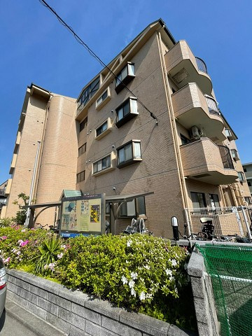 BECアーバン西宮北口のエントランス