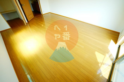 【その他】 | メゾン・ドゥ・プランタン | お手入れが楽ちんなフローリングです　※参考写真です