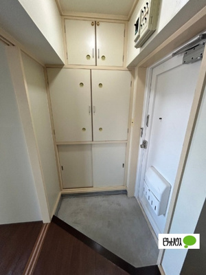 【収納】 | ヴィラナリー新山1号棟 | 玄関収納