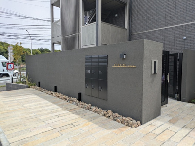 敷地が広く停めやすい駐車場