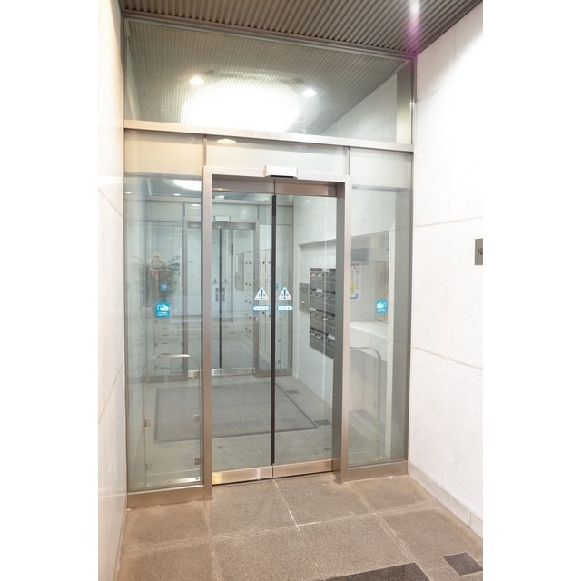 錦パークビルのエントランス|エントランス：2020年12月撮影