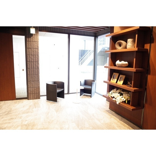 プラウドタワー名古屋伏見のエントランス