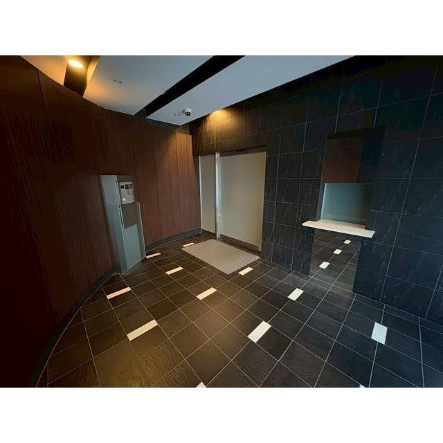 ルクレ京橋のエントランス