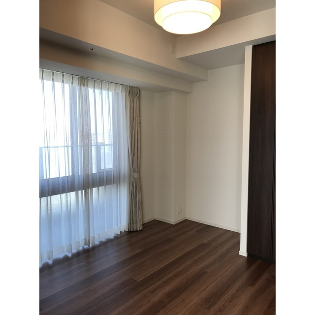 プラウドタワー名古屋栄の居間・リビング|洋室(約4.5帖)　2020年10月撮影