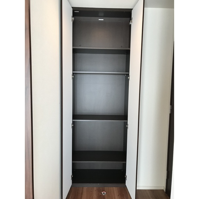 プラウドタワー名古屋栄の収納|リビング収納　2020年10月撮影