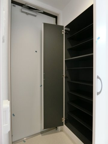 リブリ・ノトスの玄関