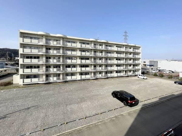 ビレッジハウス西本郷1号棟の駐車場