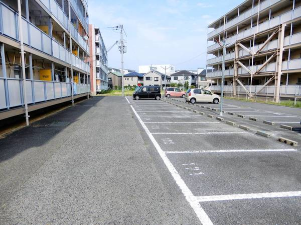 ビレッジハウス草部7号棟の駐車場