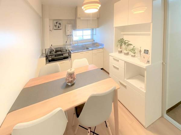 ビレッジハウス草部6号棟のキッチン|モデルルームの写真です