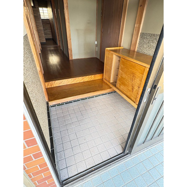 安八郡神戸町大字更屋敷の一戸建ての玄関