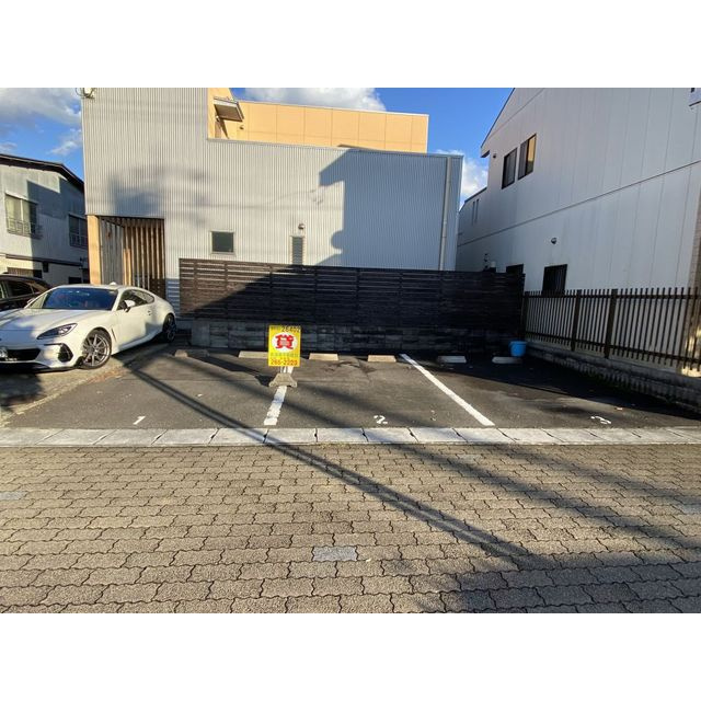 岐阜市加納桜道１丁目の駐車場の外観