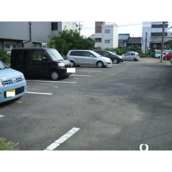 岐阜市田生越町の駐車場