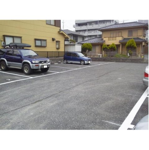 岐阜市加納大黒町１丁目の駐車場の外観