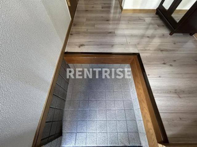 DUPLEX 国王70の玄関