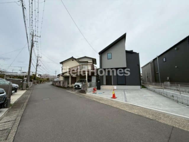 小田原市栢山新築戸建て　第1期1号棟の前面道路含む現地写真