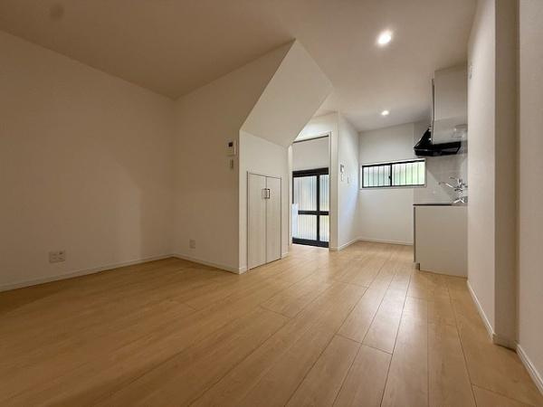【居間・リビング】 | 大阪市城東区諏訪2丁目　中古テラスハウス