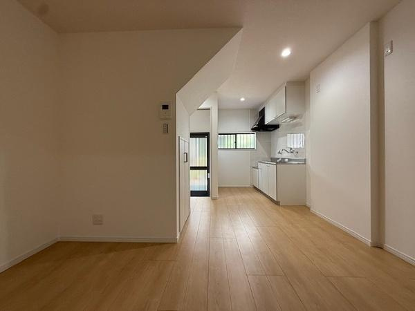 【居間・リビング】 | 大阪市城東区諏訪2丁目　中古テラスハウス