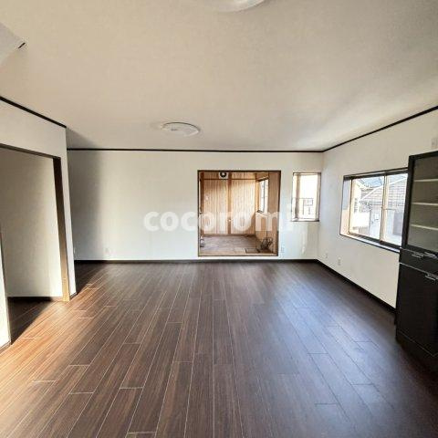 車庫3台付　戸建の居間・リビング