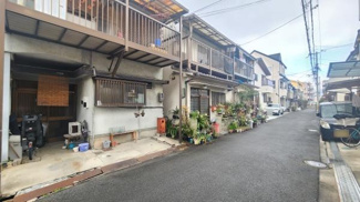 【前面道路含む現地写真】