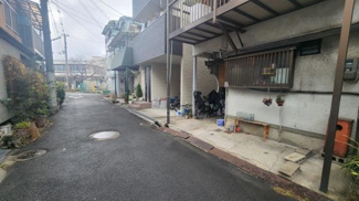 【前面道路含む現地写真】