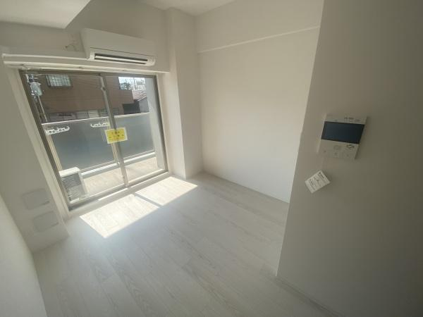 エスリード大阪リエートのエントランス|洋室