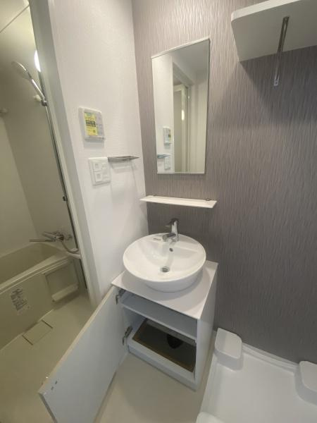 エスリード大阪リエートの浴室|独立洗面台