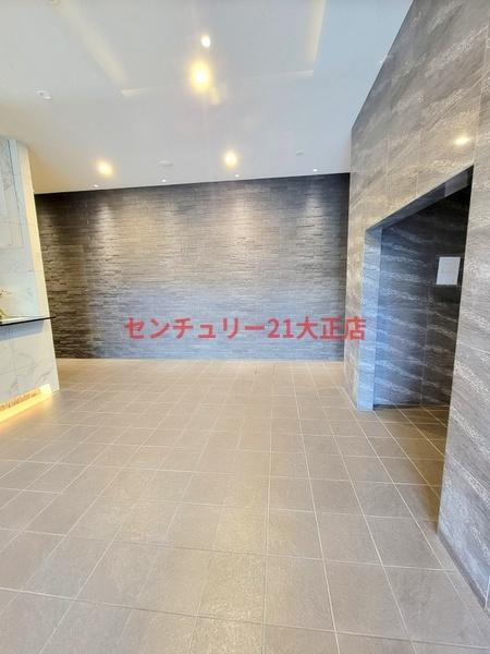 エスリード大阪リエートのエントランス