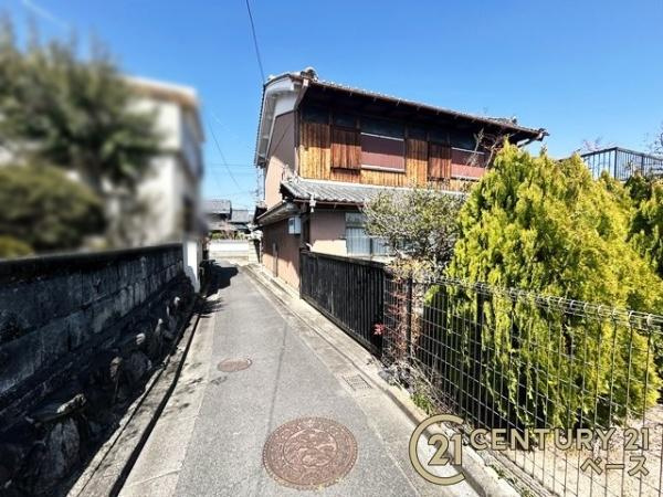 生駒郡斑鳩町神南３丁目の売地の前面道路含む現地写真