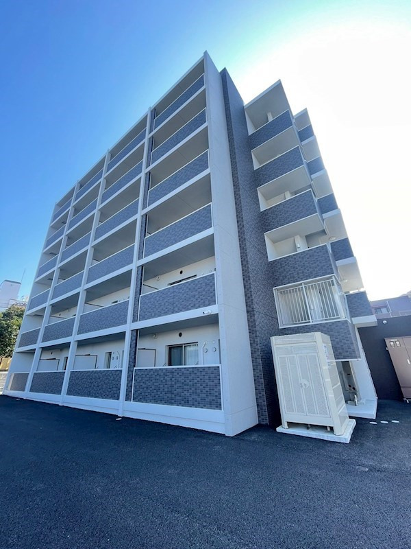 KL TOJIN WESTの外観