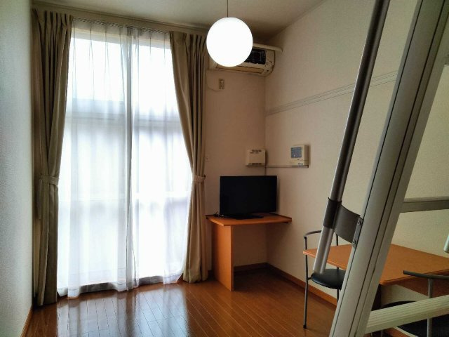 レオパレスコンパル唐湊壱番館の居間・リビング