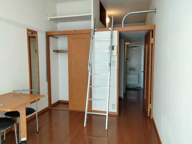 レオパレスコンパル唐湊壱番館の居間・リビング