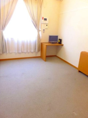 レオパレスサンフォーレＣの居間・リビング