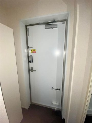 クレイノ練馬光が丘の玄関